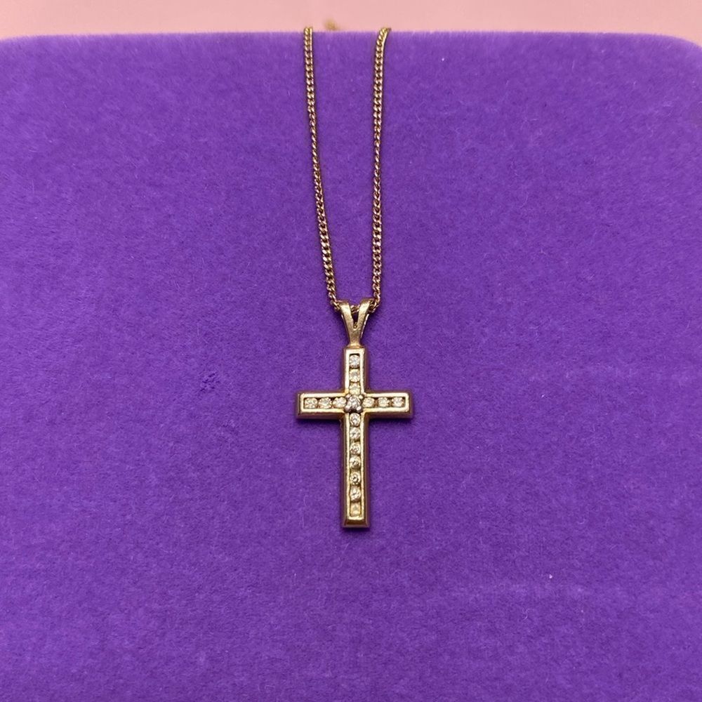 💛 10k Yellow Gold Diamond Cross Necklace